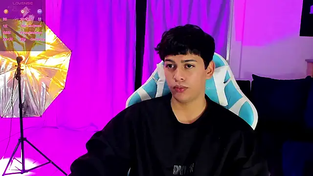 Snapshot of Franco_Rizzo_ chatting on 10/22/25, 01:50 Franco Rizzo online show from 10/22/25, 01:50