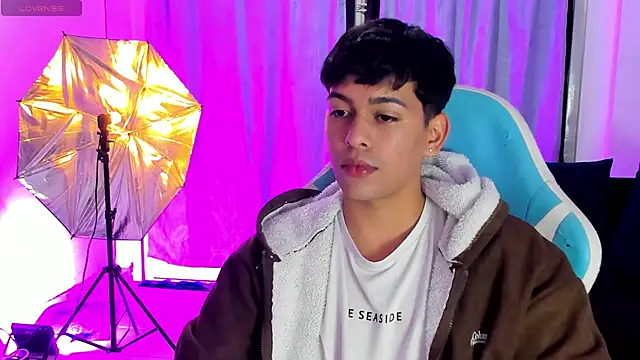 Snapshot of Franco_Rizzo_ chatting on 11/12/25, 02:12 Franco Rizzo online show from 11/12/25, 02:12