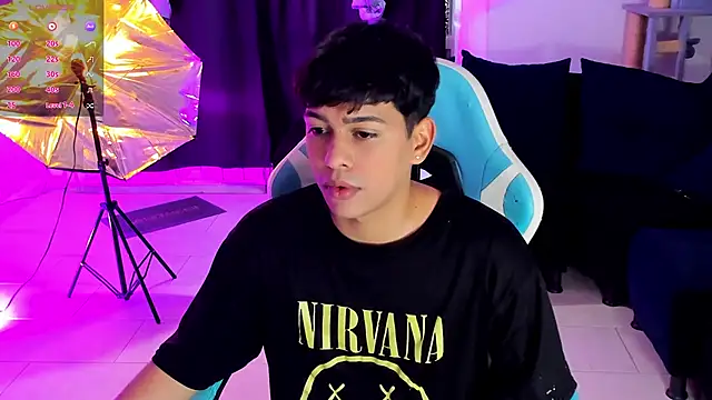 Snapshot of Franco_Rizzo_ chatting on 11/19/25, 12:32 Franco Rizzo online show from 11/19/25, 12:32