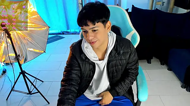 Snapshot of Franco_Rizzo_ chatting on 11/21/25, 11:47 Franco Rizzo online show from 11/21/25, 11:47