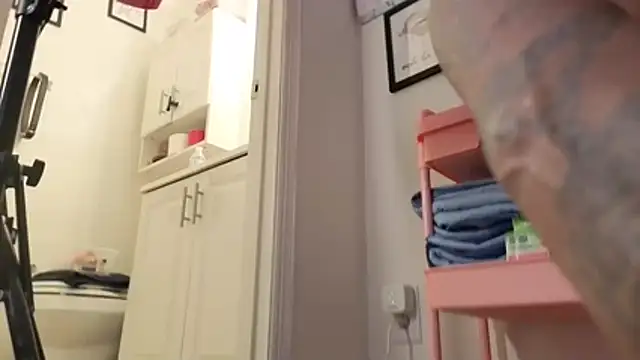 Snapshot of VixenCapri chatting on 03/22/26, 06:22 VixenCapri online show from 03/22/26, 06:22