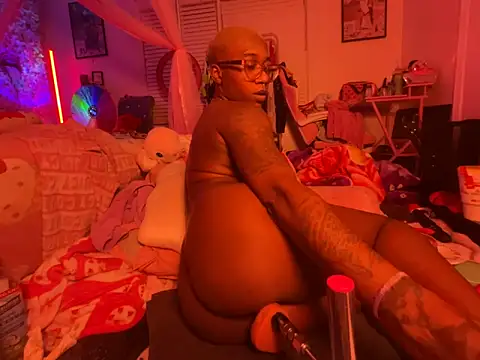 Snapshot of VixenCapri chatting on 04/09/26, 04:23 VixenCapri online show from 04/09/26, 04:23