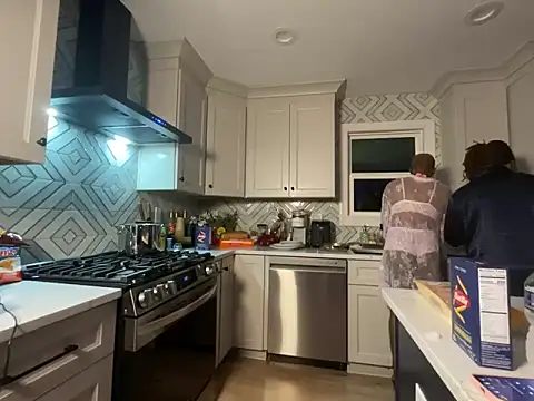 Snapshot of VixenCapri chatting on 04/12/26, 03:00 VixenCapri online show from 04/12/26, 03:00