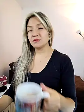 valeriahunter1 online show from 12/17/24, 06:45