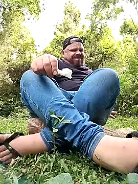 Snapshot of OFICINA_Simas-Turbo chatting on 10/25/25, 11:07 OFICINA Simas-Turbo online show from 10/25/25, 11:07