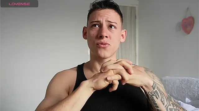 Snapshot of Muscle_King_Cum chatting on 04/04/26, 01:30 Muscle King Cum online show from 04/04/26, 01:30