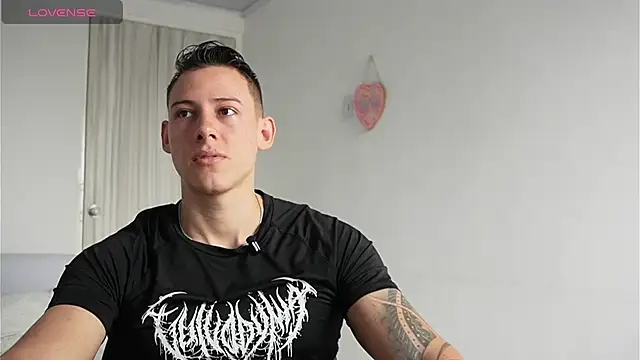 Snapshot of Muscle_King_Cum chatting on 04/13/26, 02:00 Muscle King Cum online show from 04/13/26, 02:00