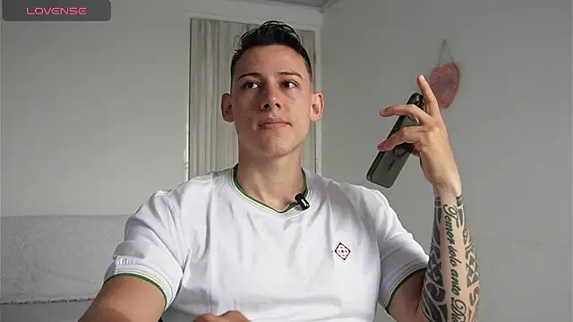 Snapshot of Muscle_King_Cum chatting on 04/15/26, 02:02 Muscle King Cum online show from 04/15/26, 02:02