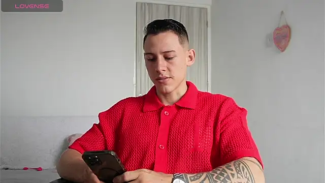 Snapshot of Muscle_King_Cum chatting on 04/16/26, 01:45 Muscle King Cum online show from 04/16/26, 01:45