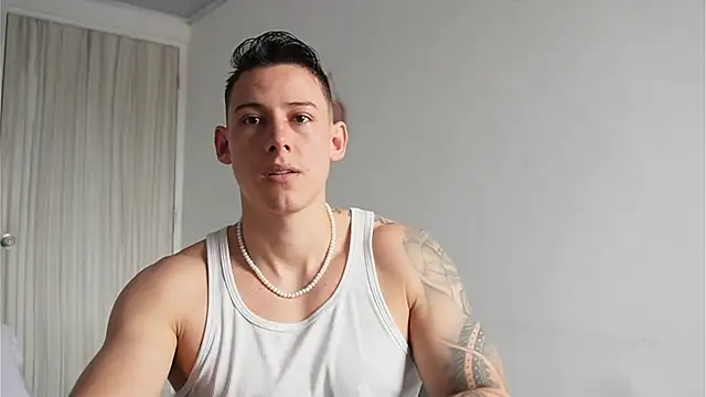 Snapshot of Muscle_King_Cum chatting on 04/17/26, 02:53 Muscle King Cum online show from 04/17/26, 02:53