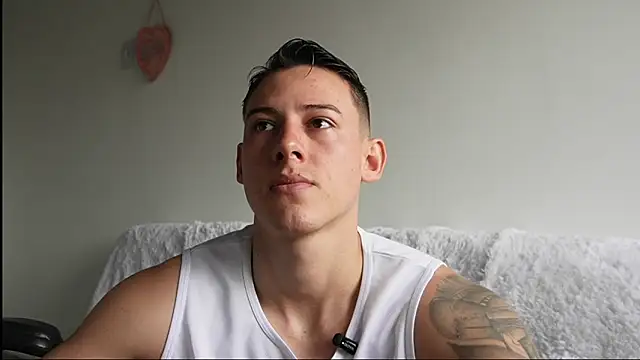 Snapshot of Muscle_King_Cum chatting on 06/06/26, 02:00 Muscle King Cum online show from 06/06/26, 02:00