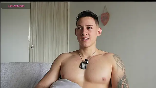 Snapshot of Muscle_King_Cum chatting on 06/17/26, 01:56 Muscle King Cum online show from 06/17/26, 01:56