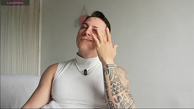 Snapshot of Muscle_King_Cum chatting on 06/19/26, 01:15 Muscle King Cum online show from 06/19/26, 01:15