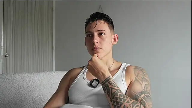Snapshot of Muscle_King_Cum chatting on 06/22/26, 02:03 Muscle King Cum online show from 06/22/26, 02:03