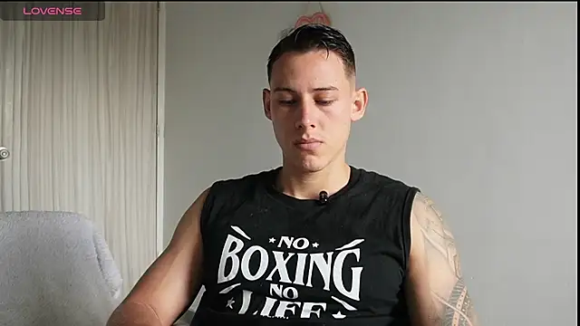Snapshot of Muscle_King_Cum chatting on 07/02/26, 01:39 Muscle King Cum online show from 07/02/26, 01:39