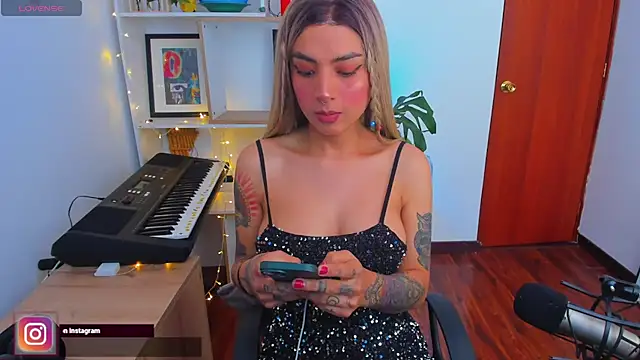 Snapshot of Yeriawaddell_ chatting on 12/25/24, 03:38 Yeriawaddell  online show from 12/25/24, 03:38