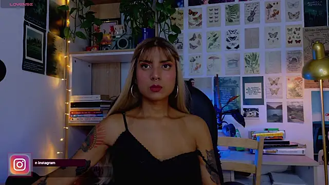 Yeriawaddell  online show from 06/25/26, 10:14