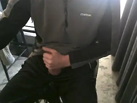 Snapshot of hornyman18cm39 chatting on 01/02/25, 10:58 hornyman18cm39 online show from 01/02/25, 10:58