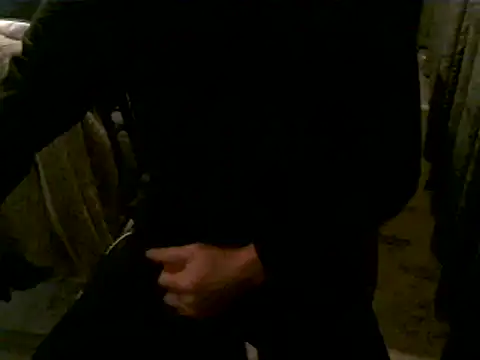 Snapshot of hornyman18cm39 chatting on 01/05/25, 11:37 hornyman18cm39 online show from 01/05/25, 11:37