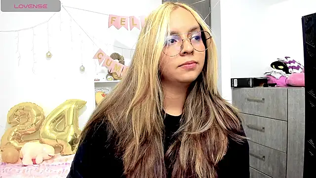 Valery7rose  online show from 02/23/25, 12:19