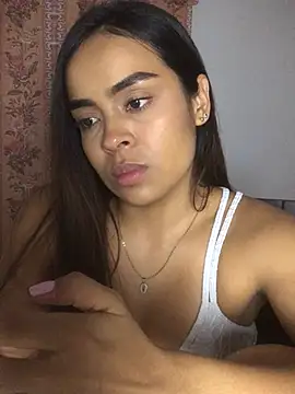 Snapshot of JuanaSimons chatting on 03/18/26, 02:04 JuanaSimons online show from 03/18/26, 02:04