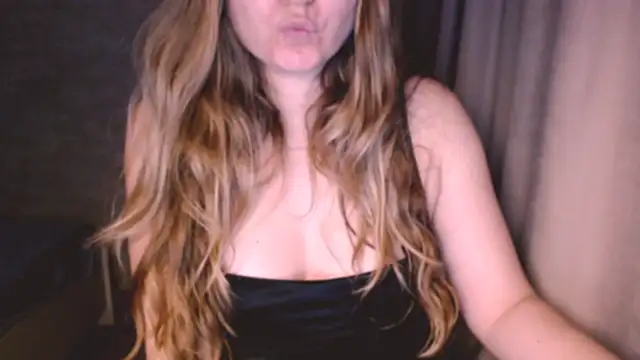 Snapshot of fiona_cute_2 chatting on 10/19/25, 07:36 fiona cute 2 online show from 10/19/25, 07:36