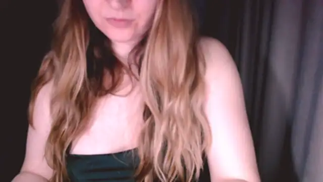 Snapshot of fiona_cute_2 chatting on 04/06/26, 08:10 fiona cute 2 online show from 04/06/26, 08:10