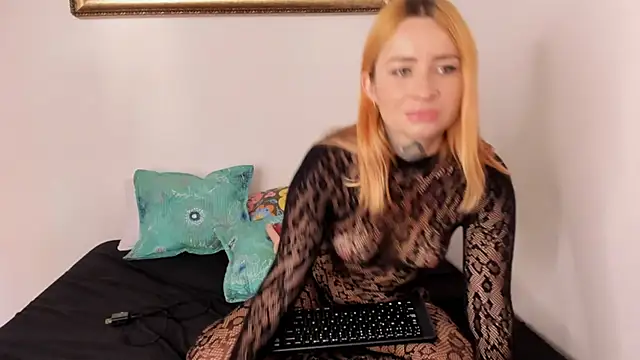 Liinda Wolf online show from 10/24/25, 01:40