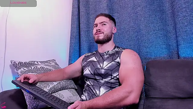 SebastianVilla  online show from 02/12/25, 02:24