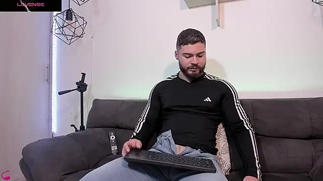 SebastianVilla  online show from 03/13/25, 09:48