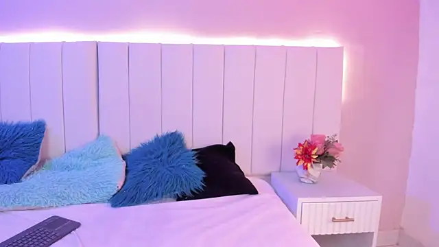 CAMILLEN PETTID online show from 10/26/25, 10:15