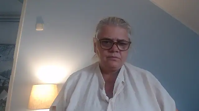 Snapshot of hotladymoon chatting on 07/25/26, 02:36 hotladymoon online show from 07/25/26, 02:36