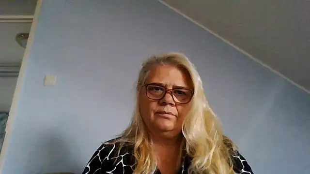 Snapshot of hotladymoon chatting on 08/01/26, 09:52 hotladymoon online show from 08/01/26, 09:52