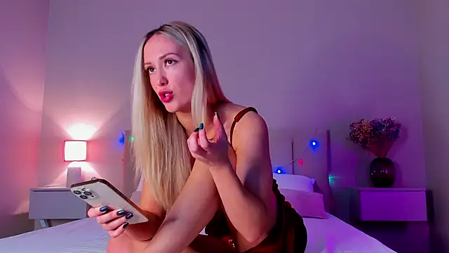 Snapshot of VikkiLustfull chatting on 01/08/25, 03:17 VikkiLustfull online show from 01/08/25, 03:17