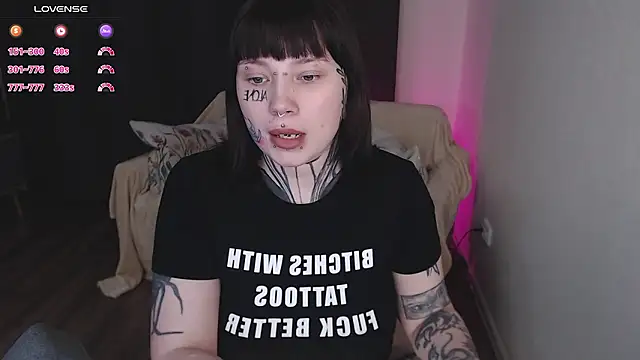 Snapshot of tradishka chatting on 03/22/26, 07:39 tradishka online show from 03/22/26, 07:39