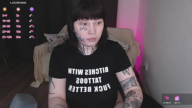 Snapshot of tradishka chatting on 03/23/26, 06:45 tradishka online show from 03/23/26, 06:45