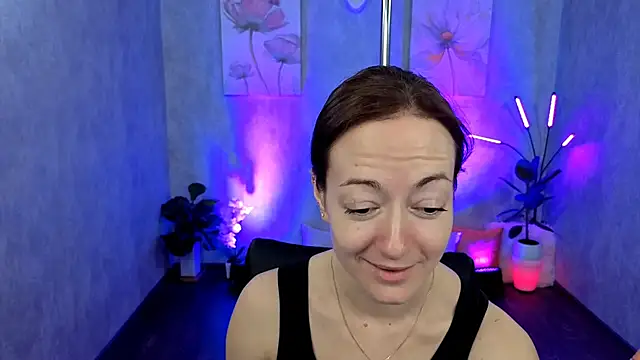 Snapshot of kimberlyray777 chatting on 02/04/25, 12:00 kimberlyray777 online show from 02/04/25, 12:00