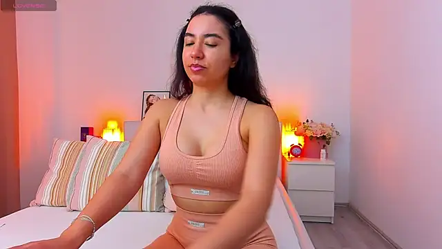 Snapshot of SarraPeach chatting on 04/02/26, 06:44 SarraPeach online show from 04/02/26, 06:44