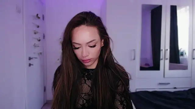 Snapshot of KaylaLaine chatting on 11/01/25, 06:37 KaylaLaine online show from 11/01/25, 06:37