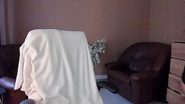 Snapshot of KaylaLaine chatting on 02/13/26, 07:37 KaylaLaine online show from 02/13/26, 07:37