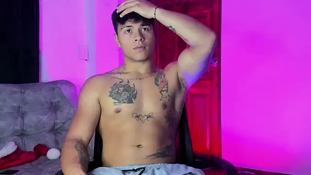 Snapshot of Dominic_Biker__ chatting on 12/18/25, 12:27 Dominic Biker online show from 12/18/25, 12:27