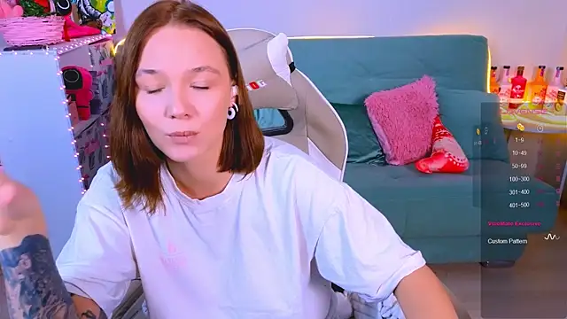 Snapshot of Karen_morris chatting on 10/27/25, 06:23 Karen morris online show from 10/27/25, 06:23