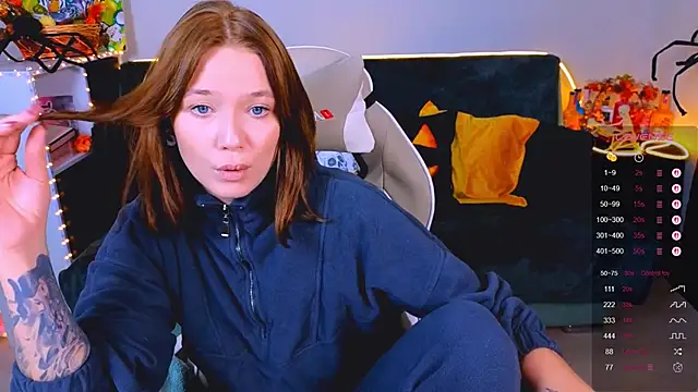 Snapshot of Karen_morris chatting on 10/29/25, 07:37 Karen morris online show from 10/29/25, 07:37