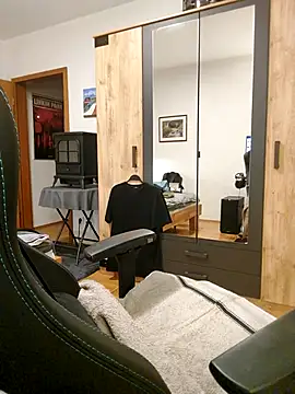 noidentiti online show from 03/21/25, 07:57