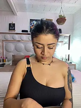 lucianaroy online show from 01/29/25, 02:19