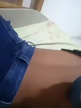 Snapshot of LATINOSEXBOY chatting on 12/21/25, 05:25 LATINOSEXBOY online show from 12/21/25, 05:25