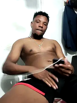 hugo3918  online show from 10/27/25, 12:36