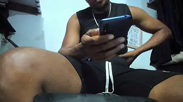 Snapshot of hugo3918_ chatting on 05/13/26, 12:19 hugo3918 online show from 05/13/26, 12:19