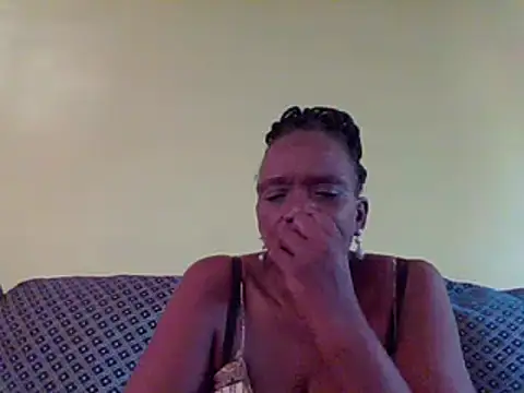 Snapshot of Shaz_brown chatting on 01/02/25, 09:43 Shaz brown online show from 01/02/25, 09:43