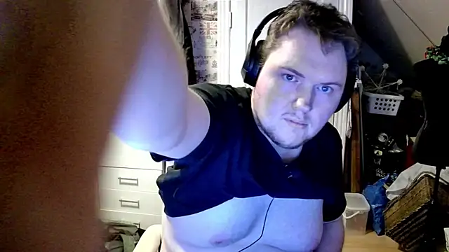 Snapshot of kresser1995DK21 chatting on 12/31/24, 12:00 kresser1995DK21 online show from 12/31/24, 12:00